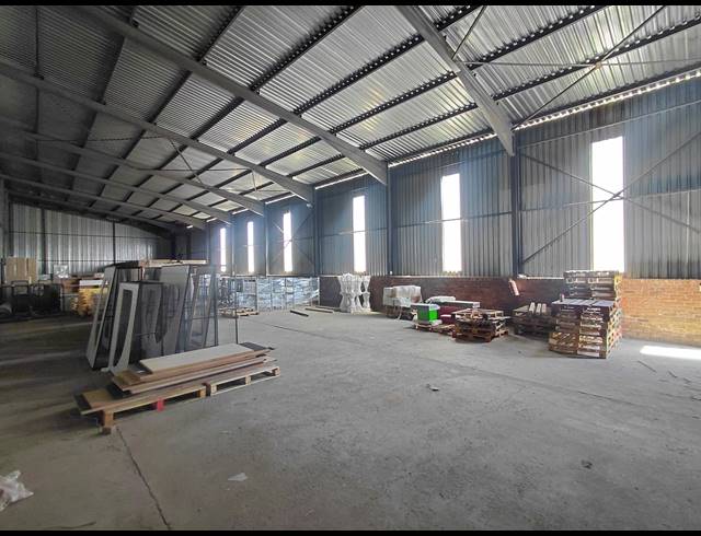 500M² WAREHOUSE TO LET IN POMONA